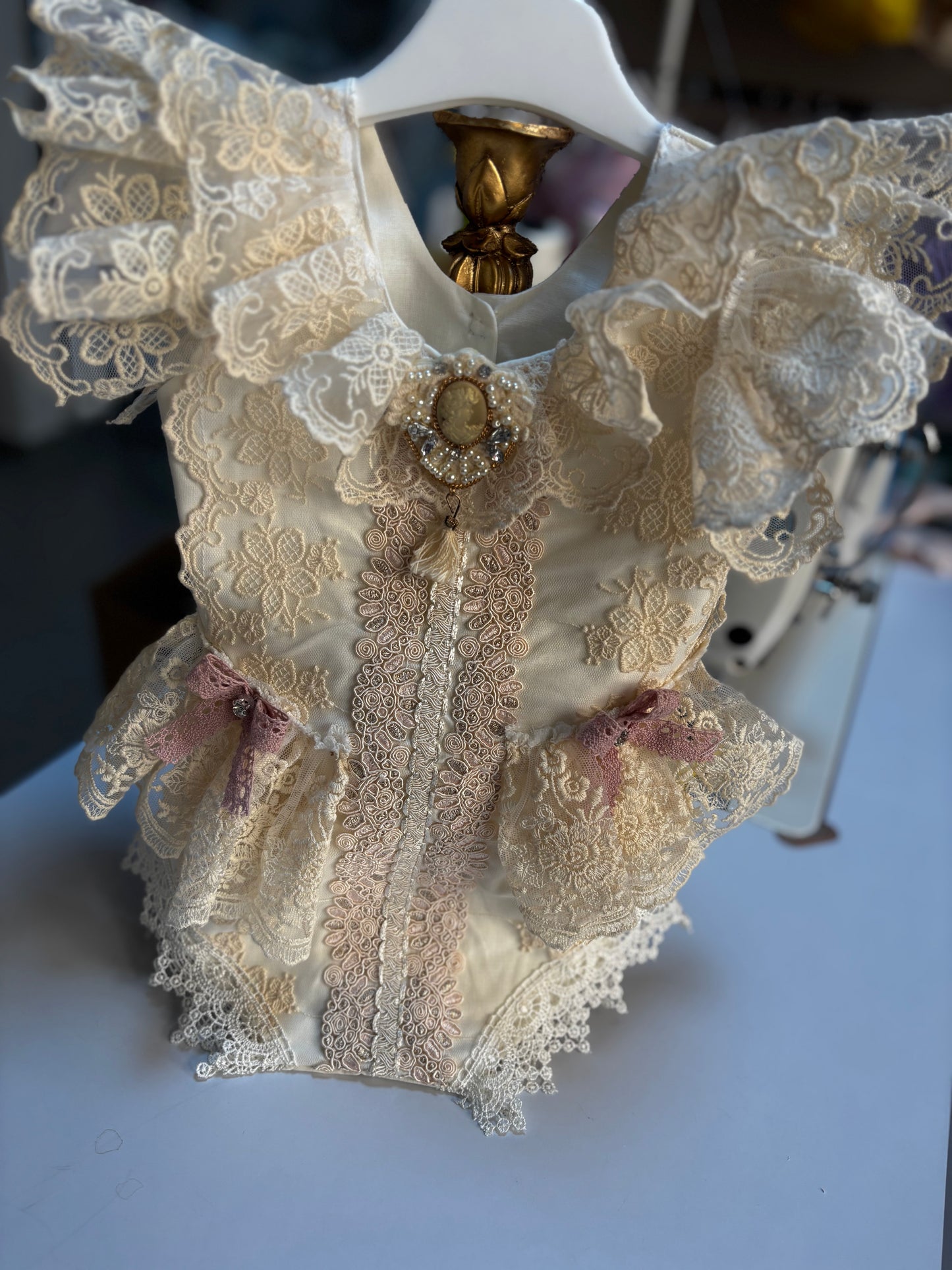 Cream coton lace fabric romper wholesale 6 pcs