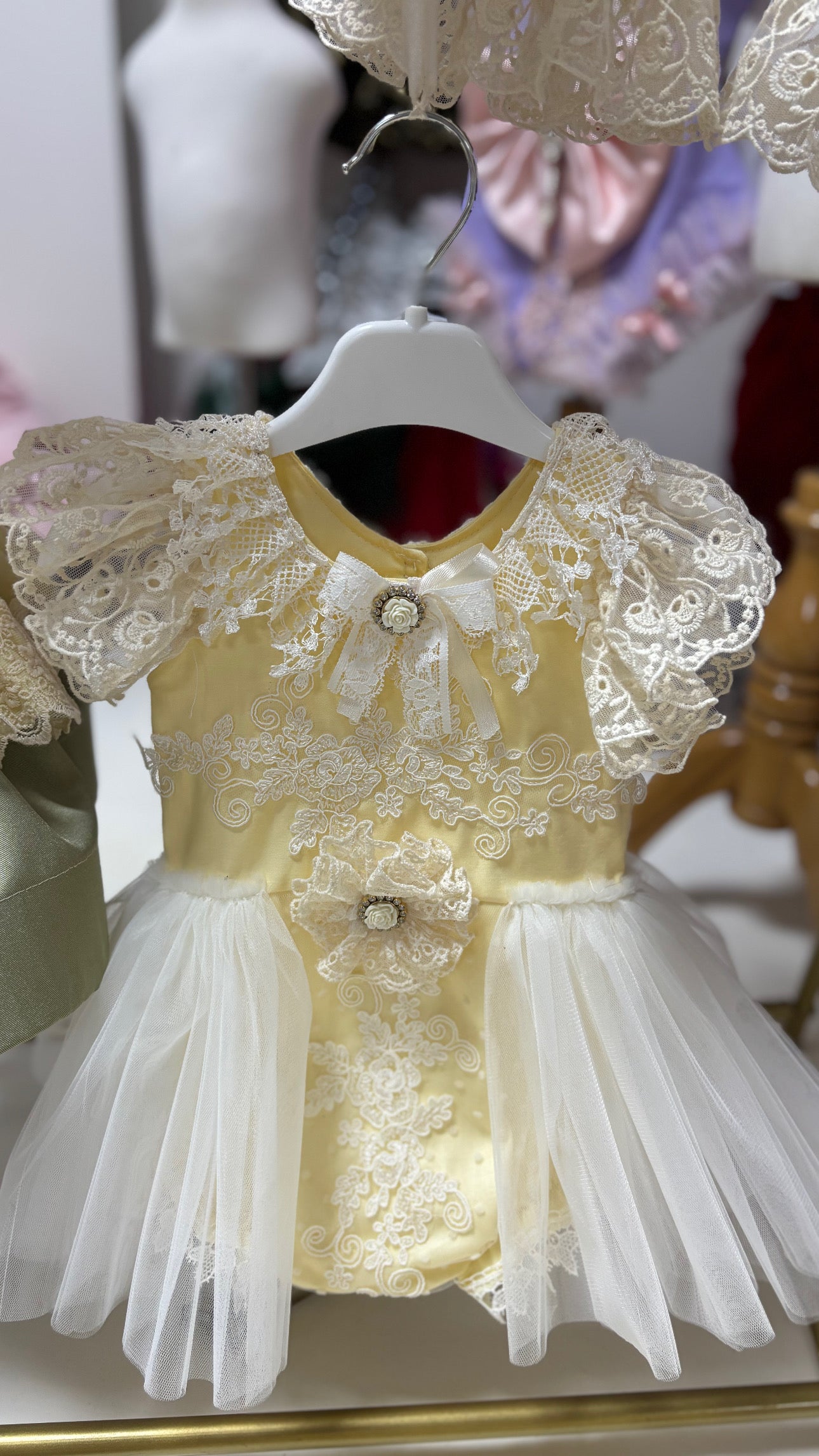 Yellow Baby Girl  Coton Lace Fabric Romper And Bonnet