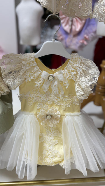 Yellow Baby Girl  Coton Lace Fabric Romper And Bonnet