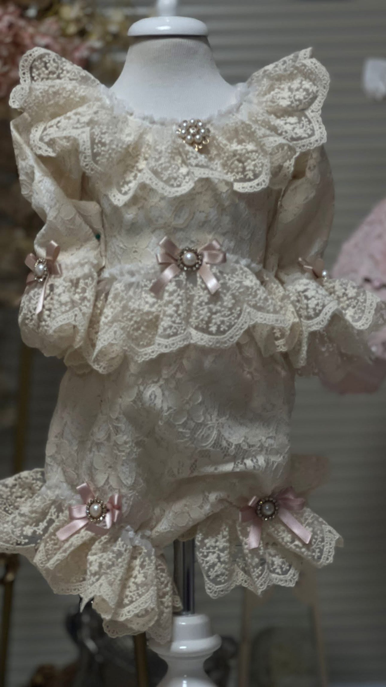 İvory Lace Fabric Blouse And Shorts Vintage