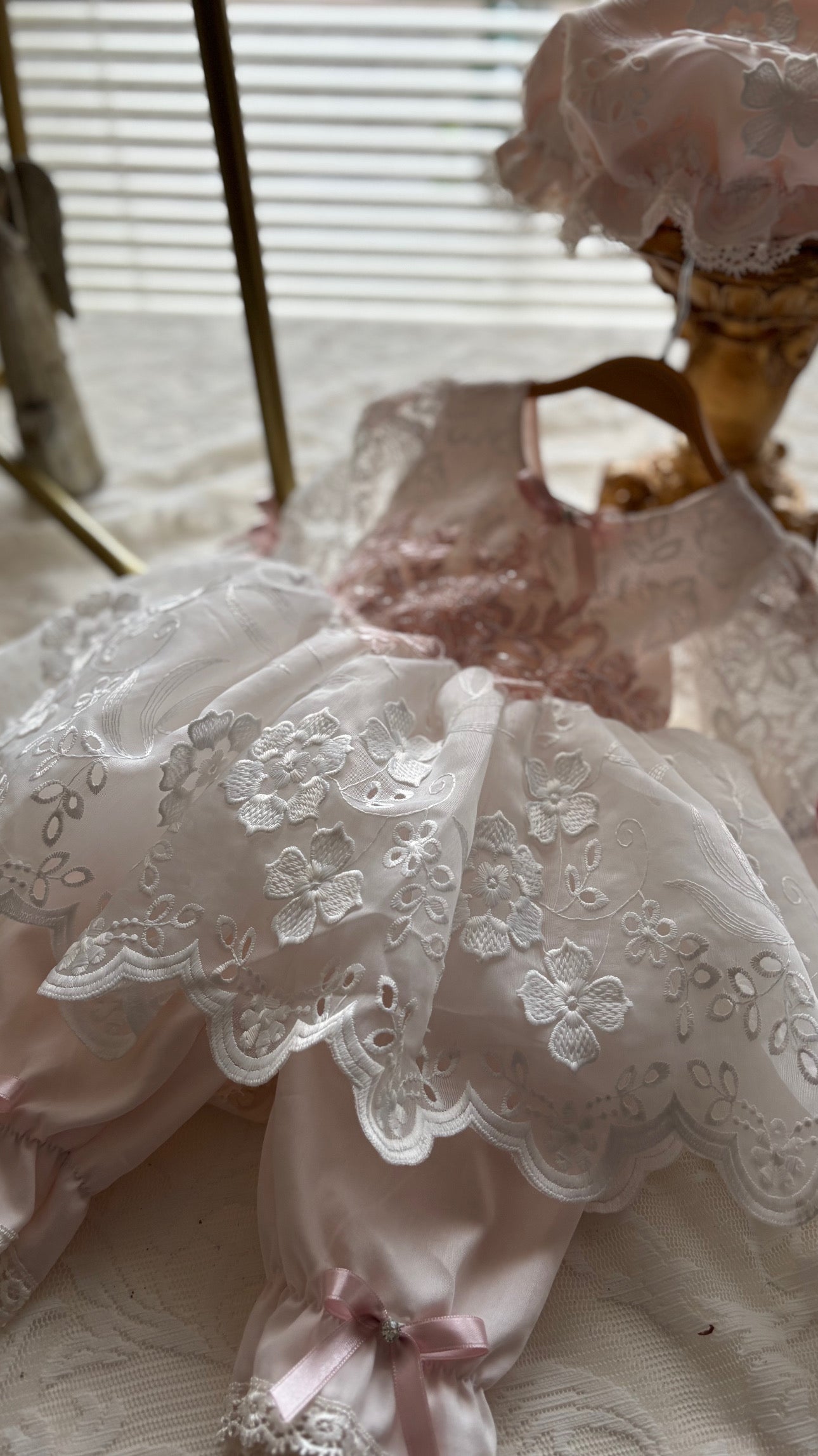 Baby jumpsuit and bonnet