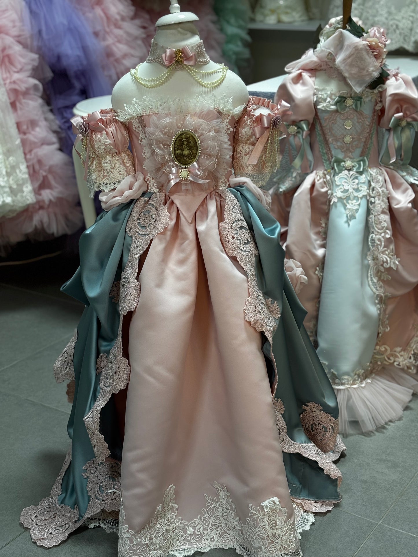 Vintage long dress 6 t