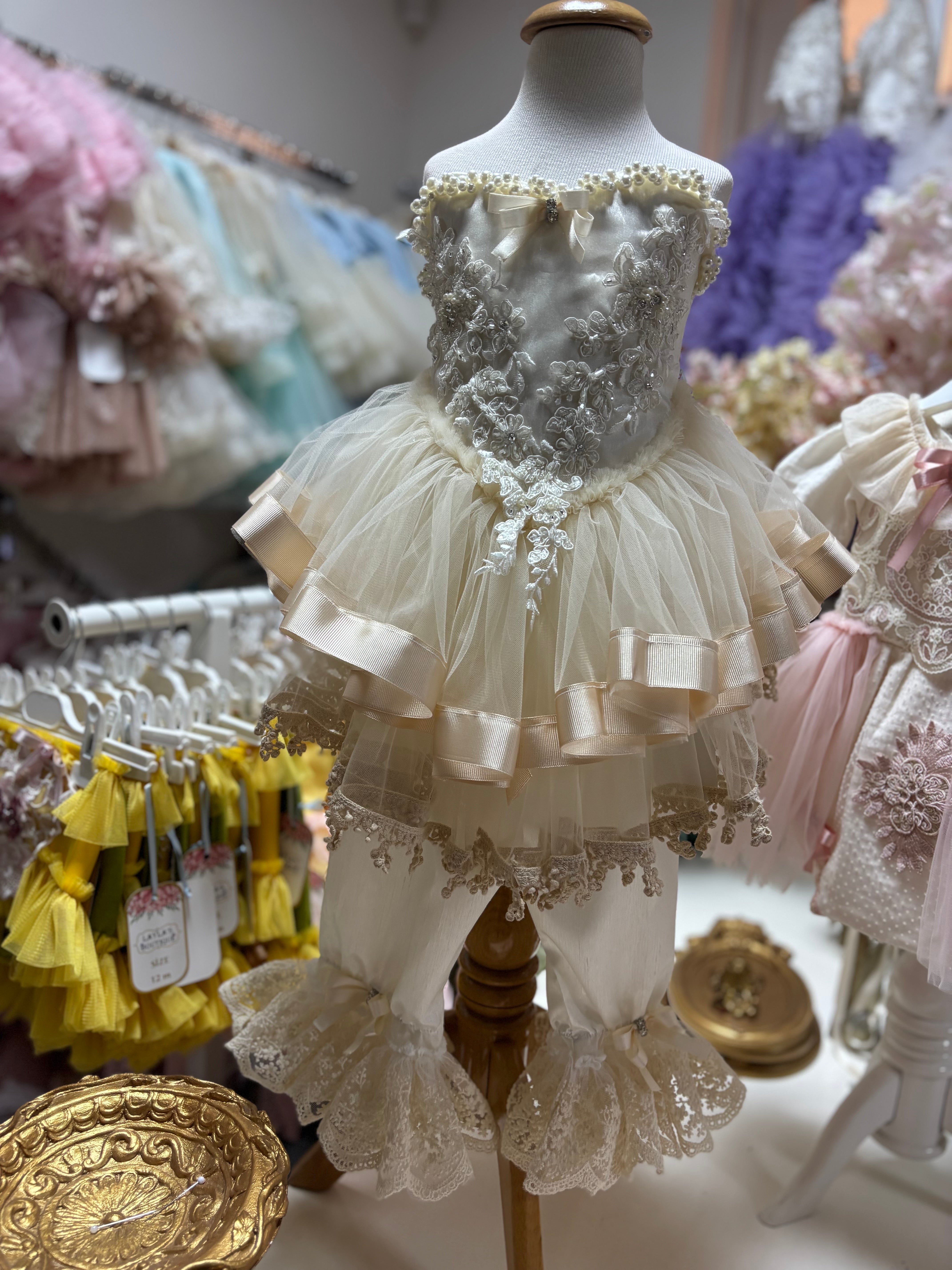 Cream Pearl Vintage Girl Blouse Pants Two pieces amazing Outfit