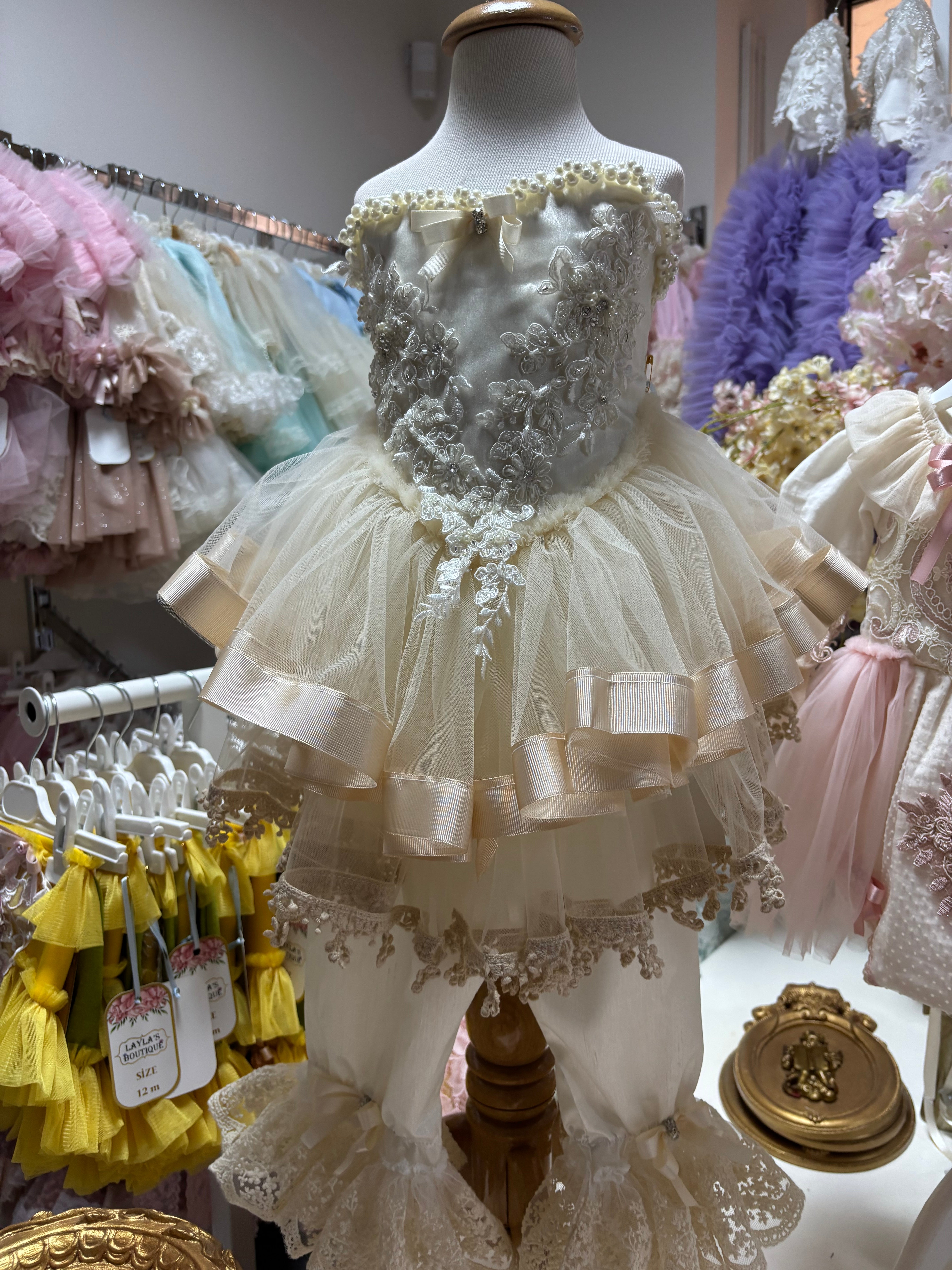 Cream Pearl Vintage Girl Blouse Pants Two pieces amazing Outfit