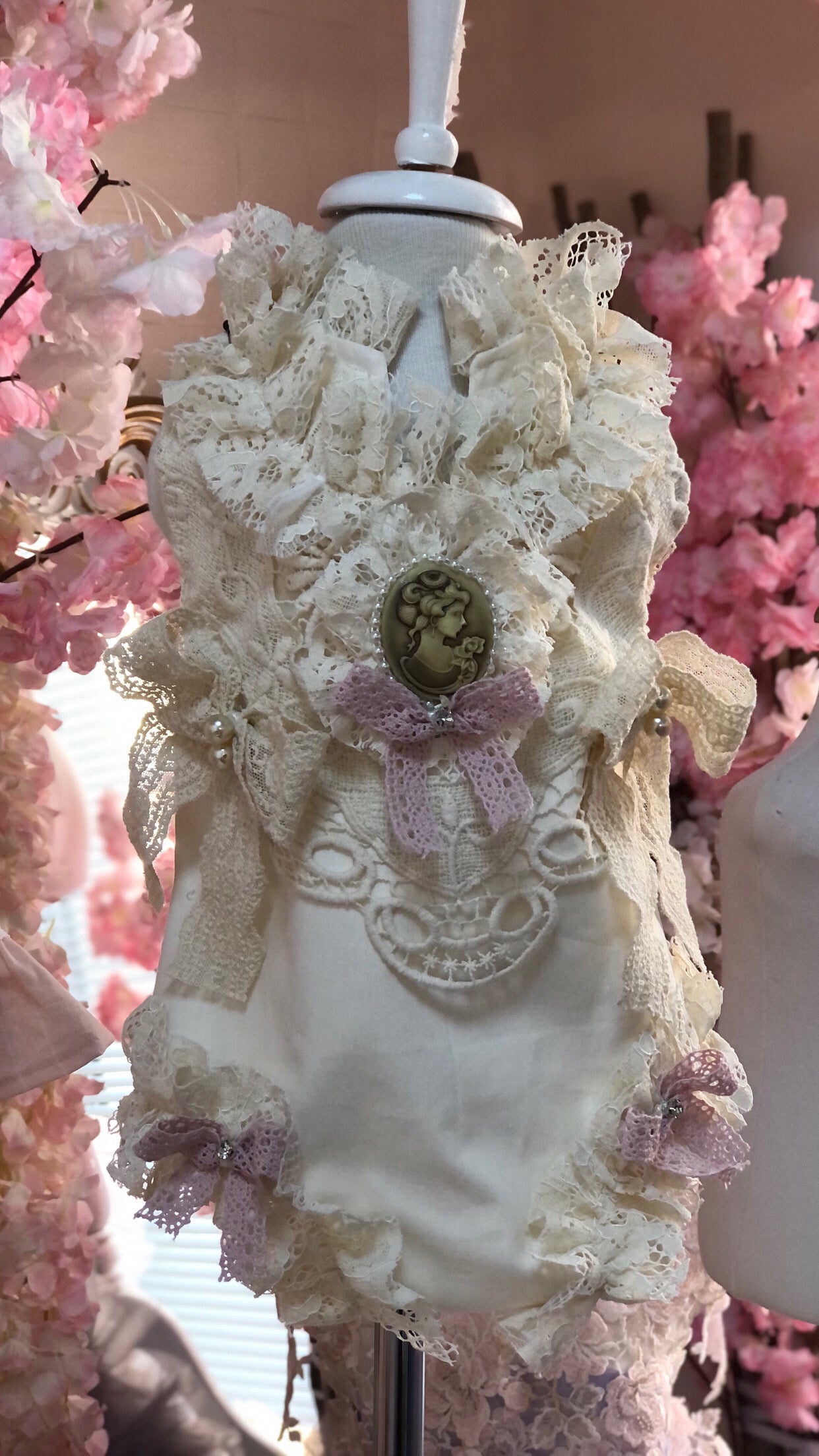 Cream Lace Coton fabric baby girl vintage romper and bonnet