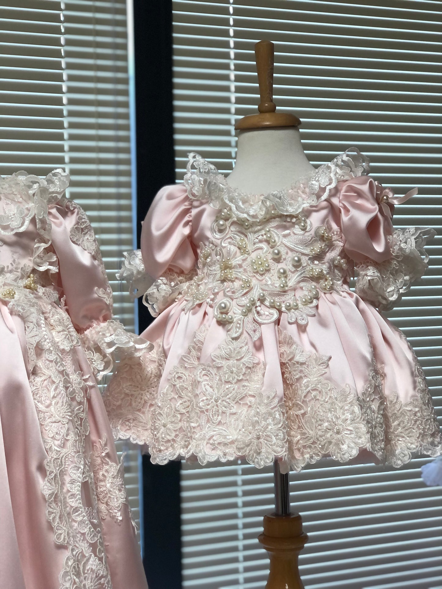 Baby pearl  dress and Bonnet  wholasale 7 pcs size 3m to 36m