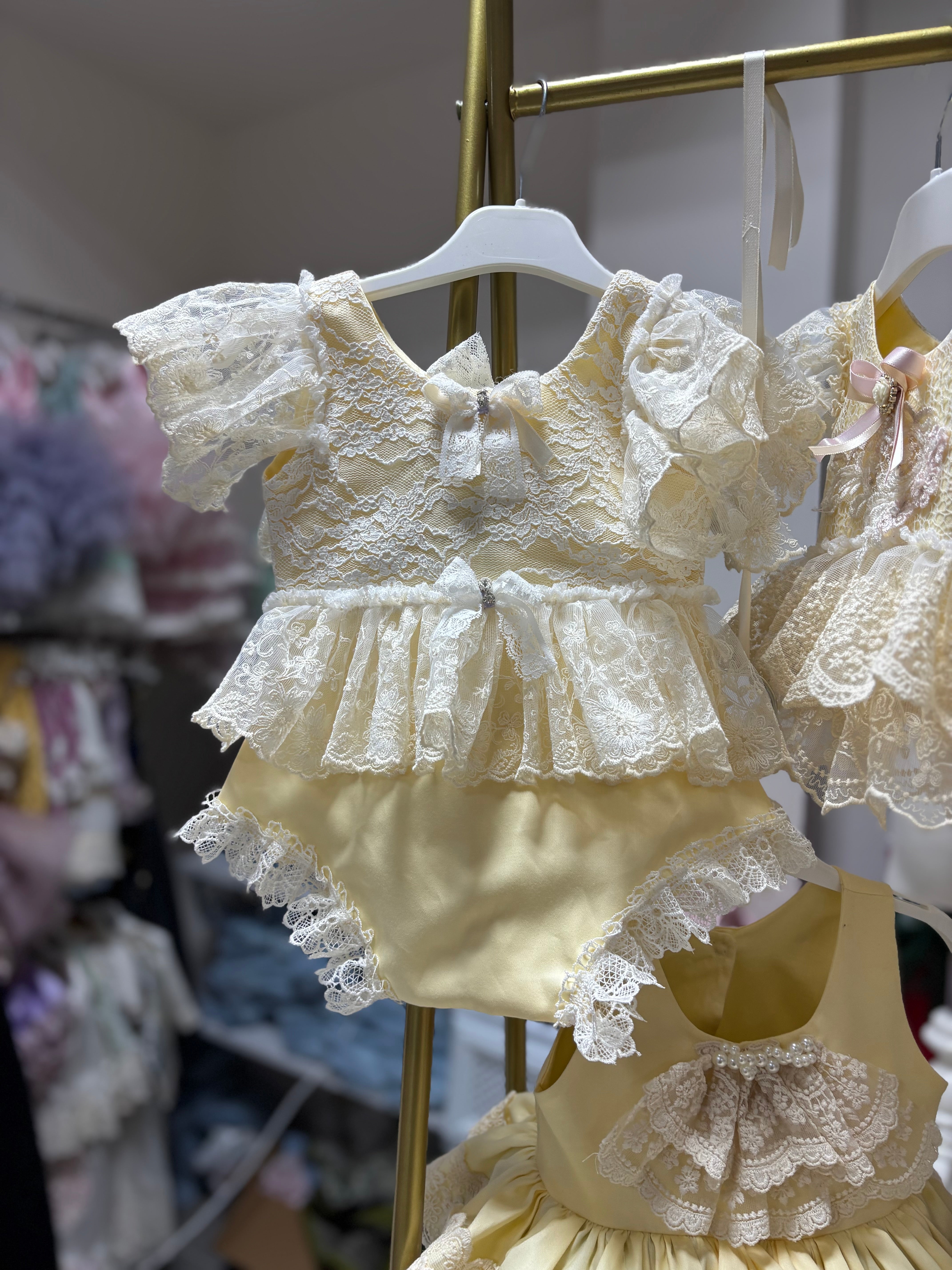 Yellow Coton Lace Fabric Romper And Bonnet