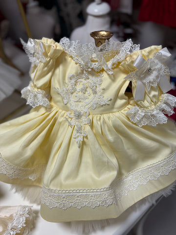 Yellow puffy dress