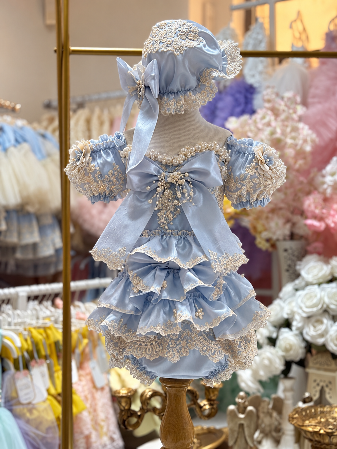 Blue two pieces outfıt and hair bow