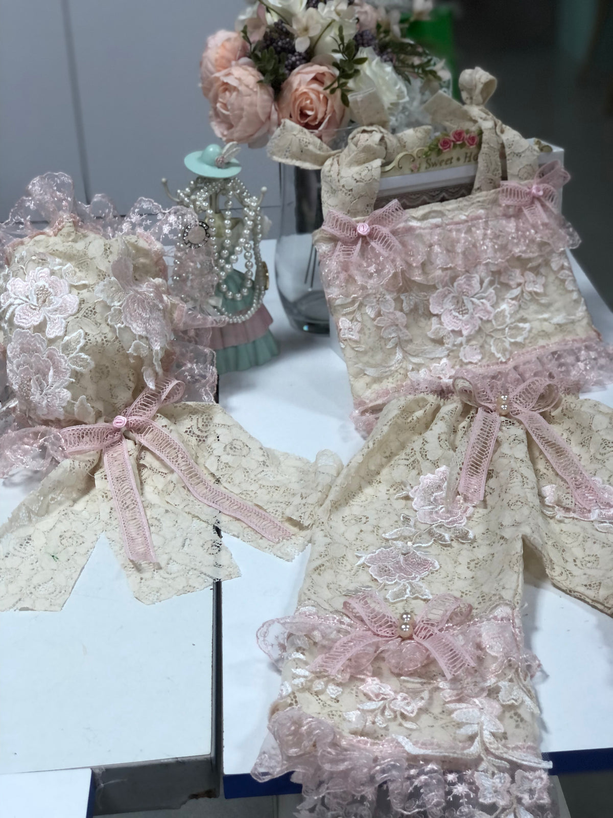 Lace fabric baby and girl two pieces outfıt and bonnet