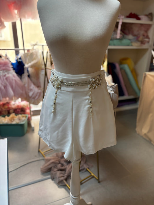 Cream woman shorts