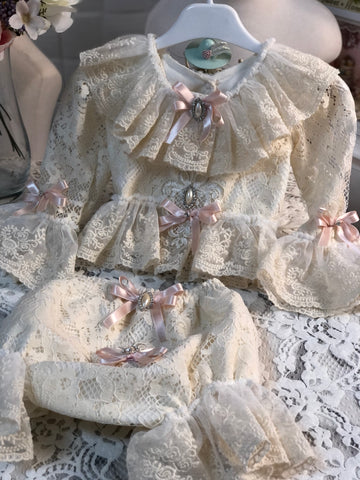 Lace fabric vintage baby and girl blouse shorts and bonnet 3 pcs outfit