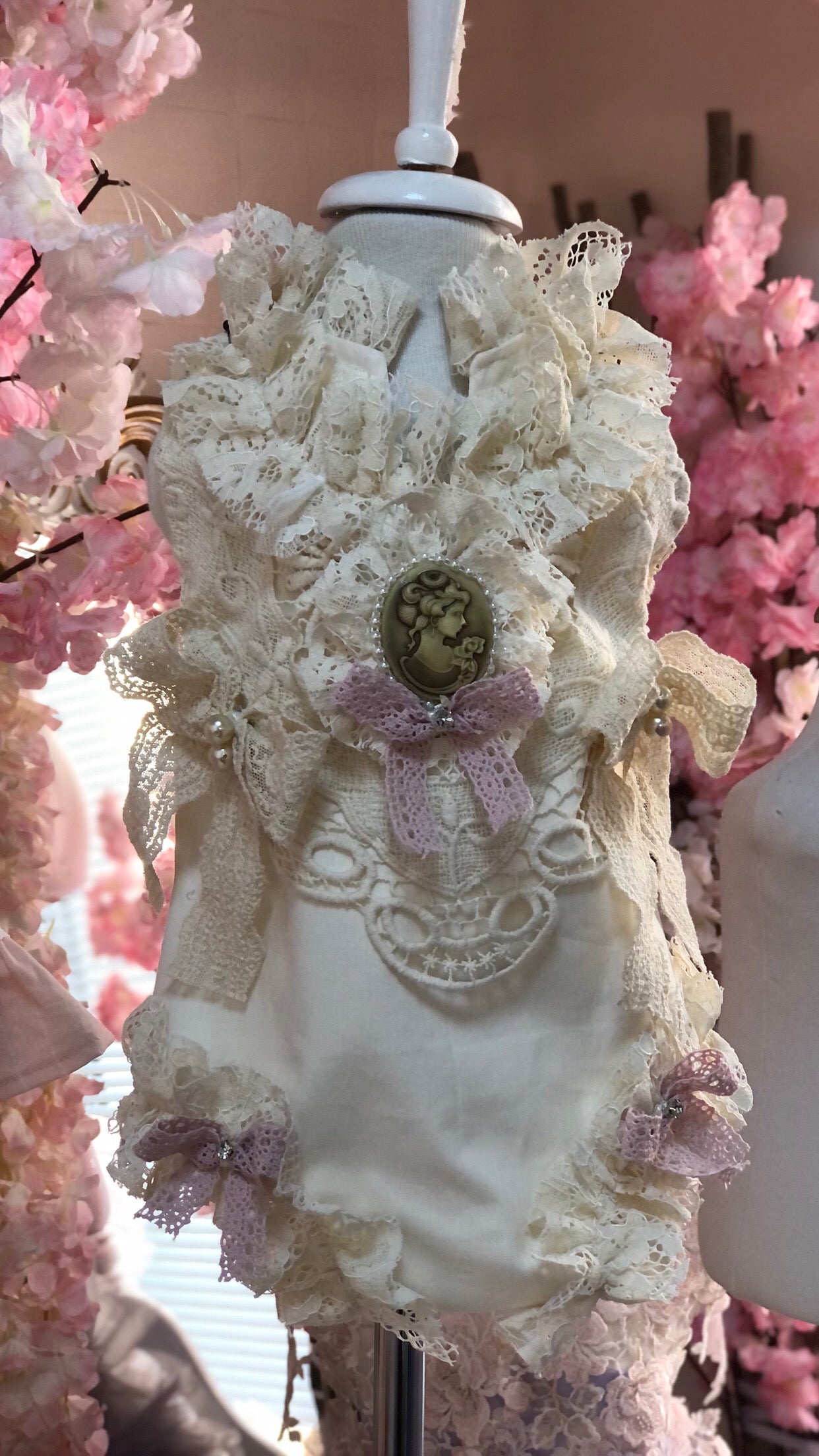Cream Lace Coton fabric baby girl vintage romper and bonnet