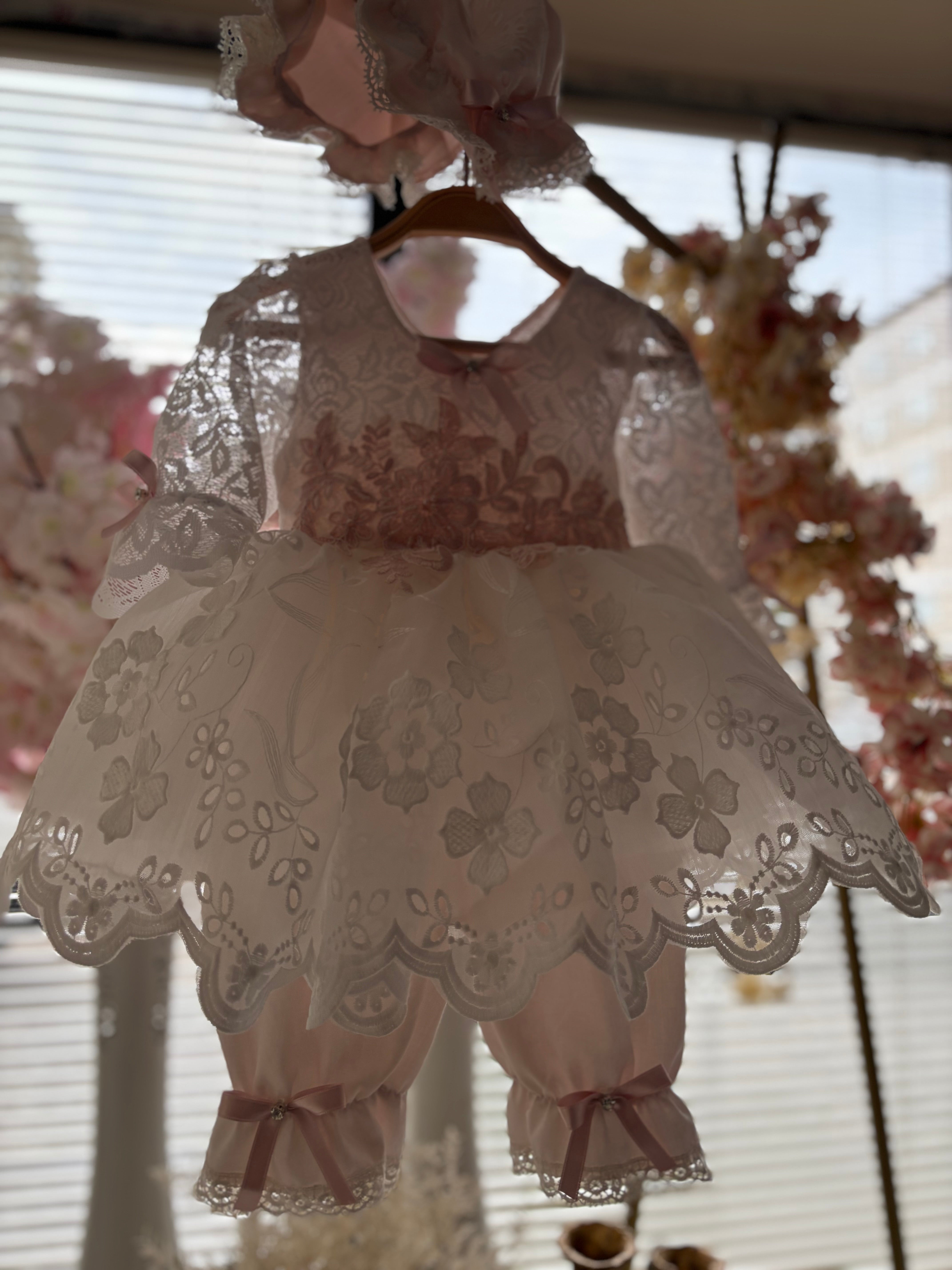 Baby jumpsuit and bonnet