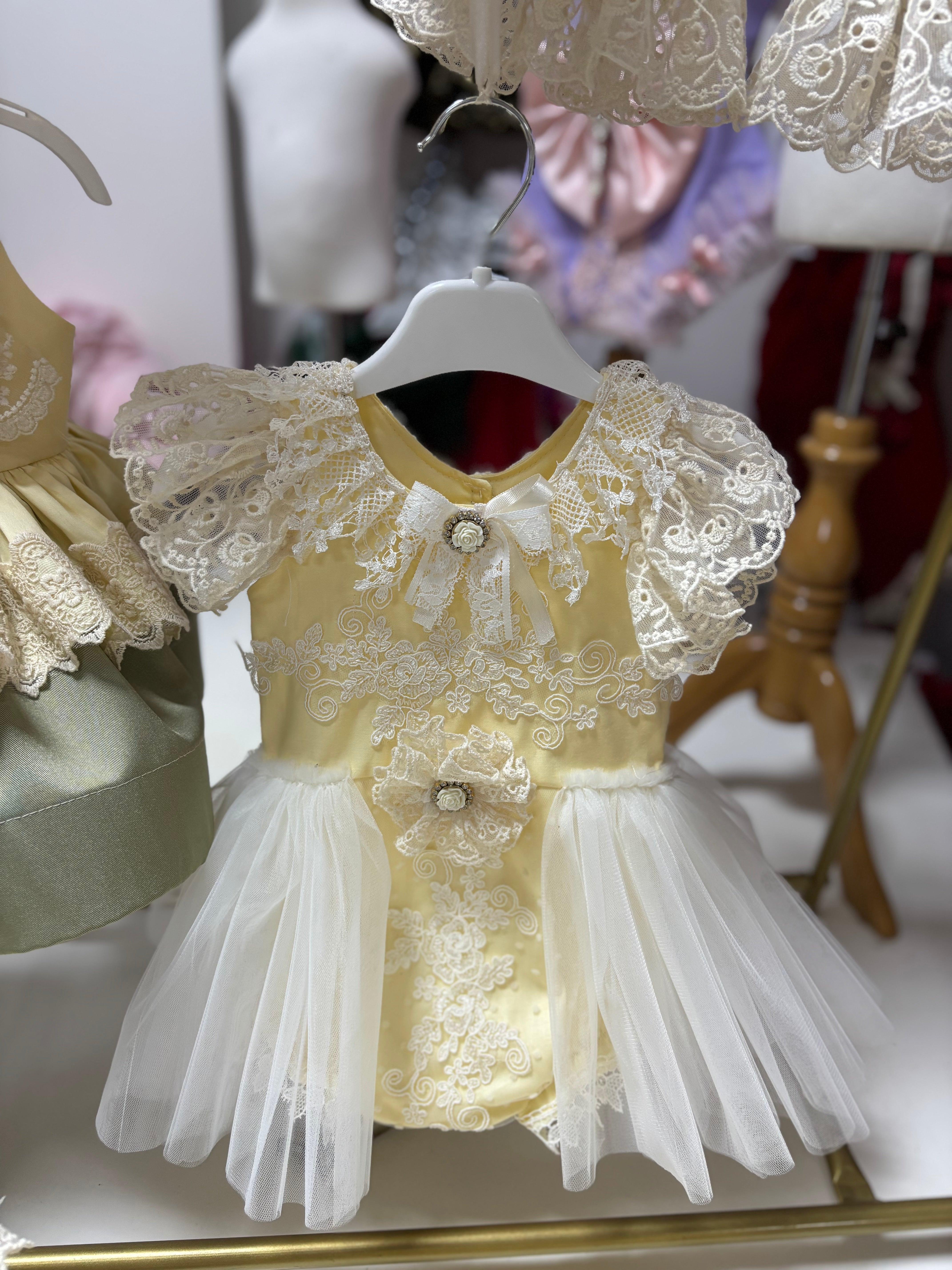 Yellow Baby Girl  Coton Lace Fabric Romper And Bonnet