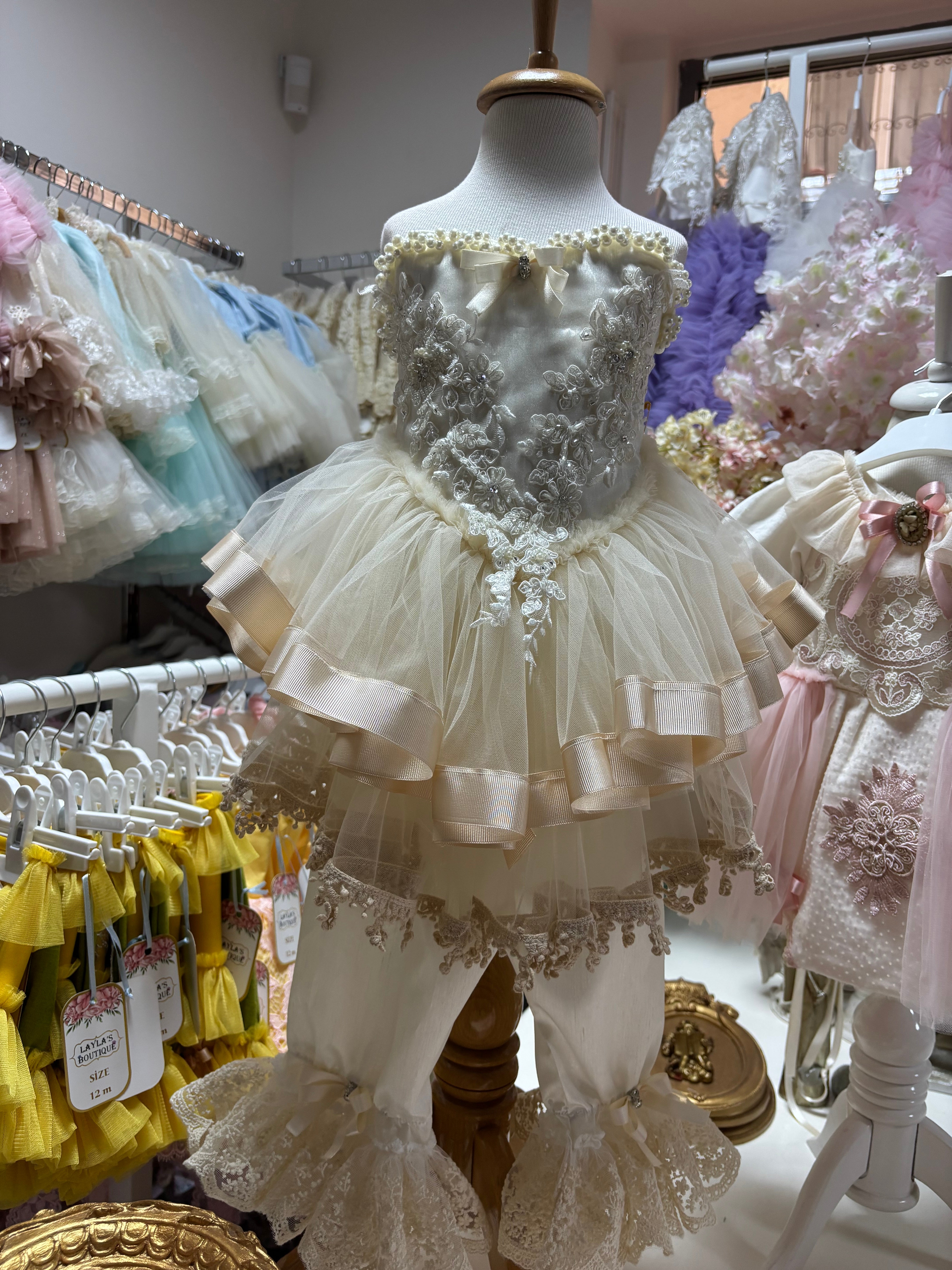 Cream Pearl Vintage Girl Blouse Pants Two pieces amazing Outfit