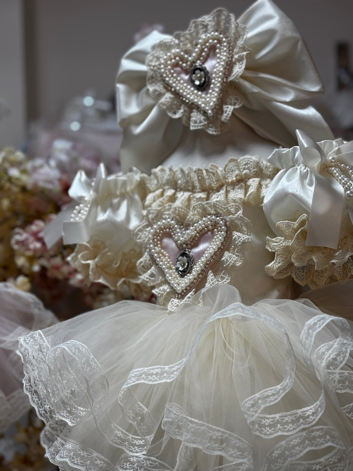 Cream silk fabric two pieces outfıt and bonnet 7 pcs wholasale