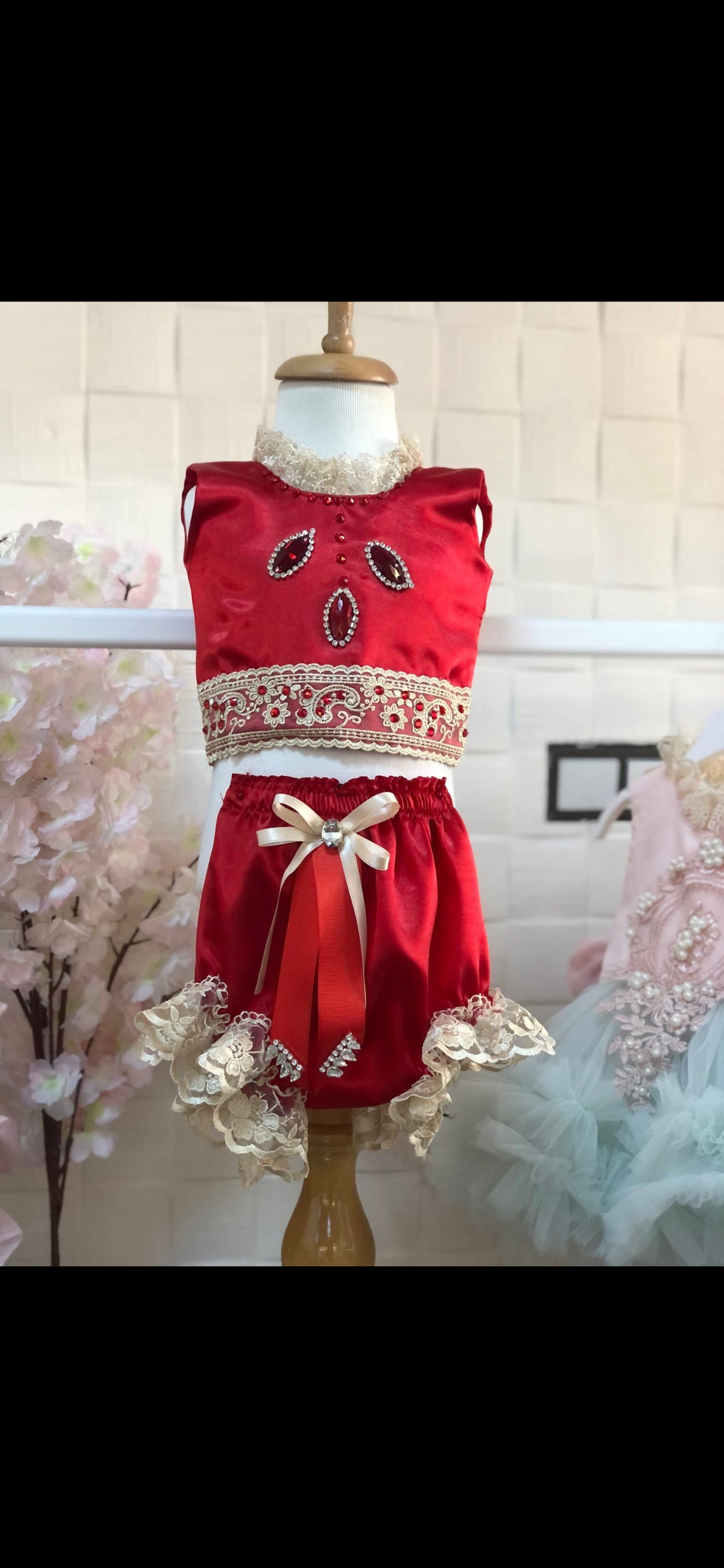 Red satin two pieces outfıt