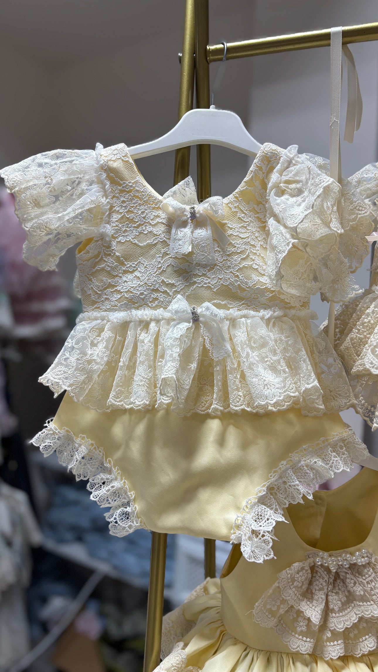 Yellow Coton Lace Fabric Romper And Bonnet