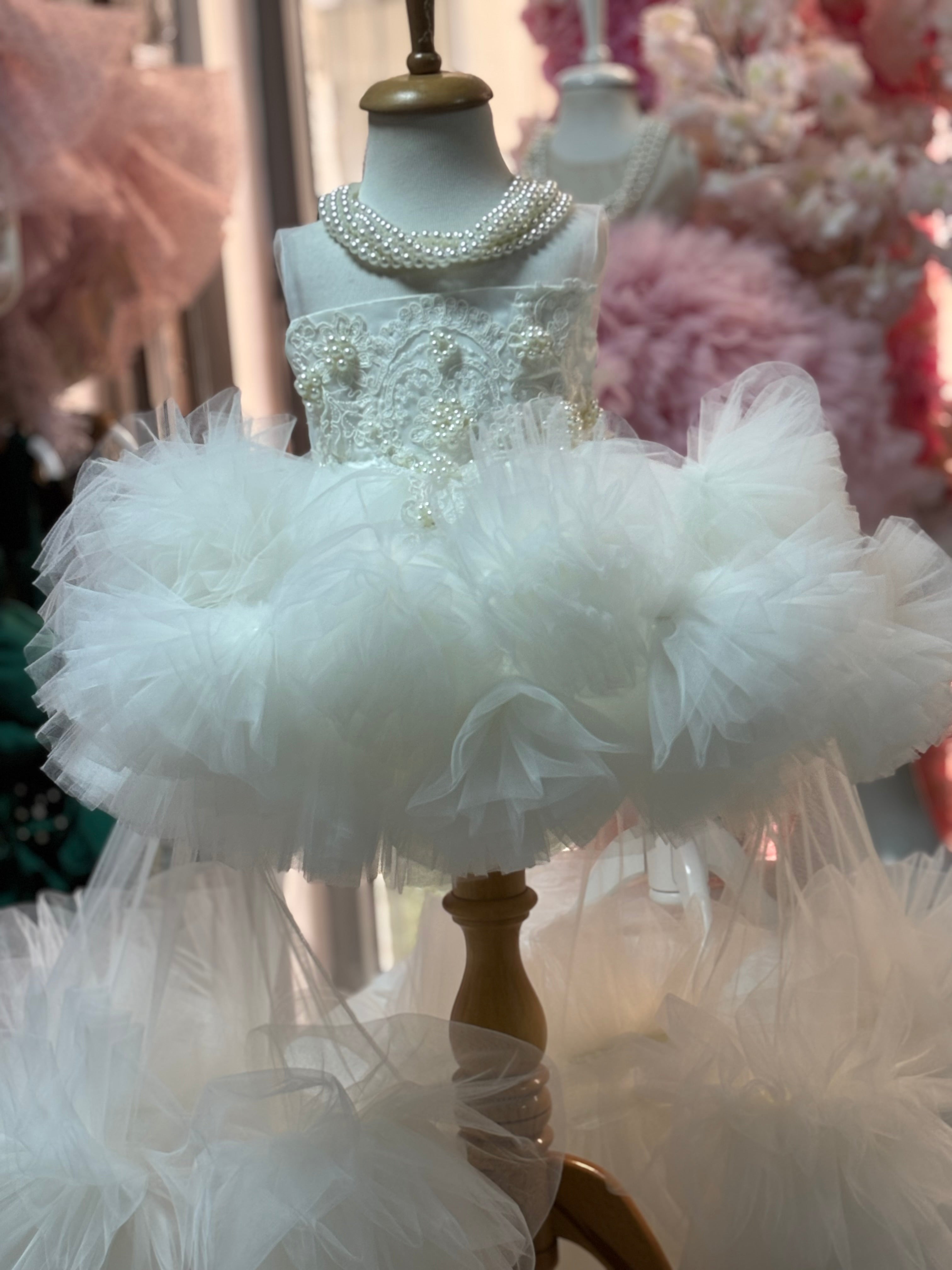 Cream Girl  Puffy amazing dress