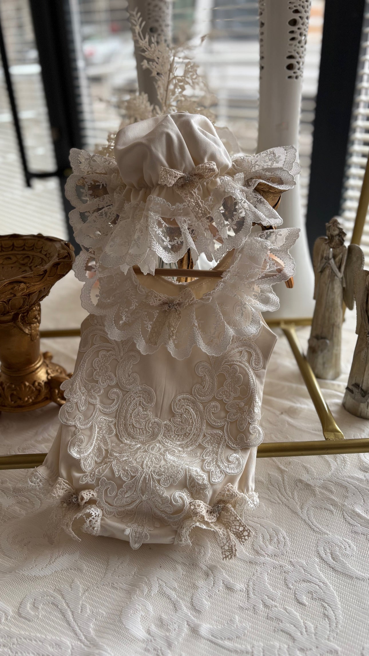 Cream coton fabric romper and bonnet