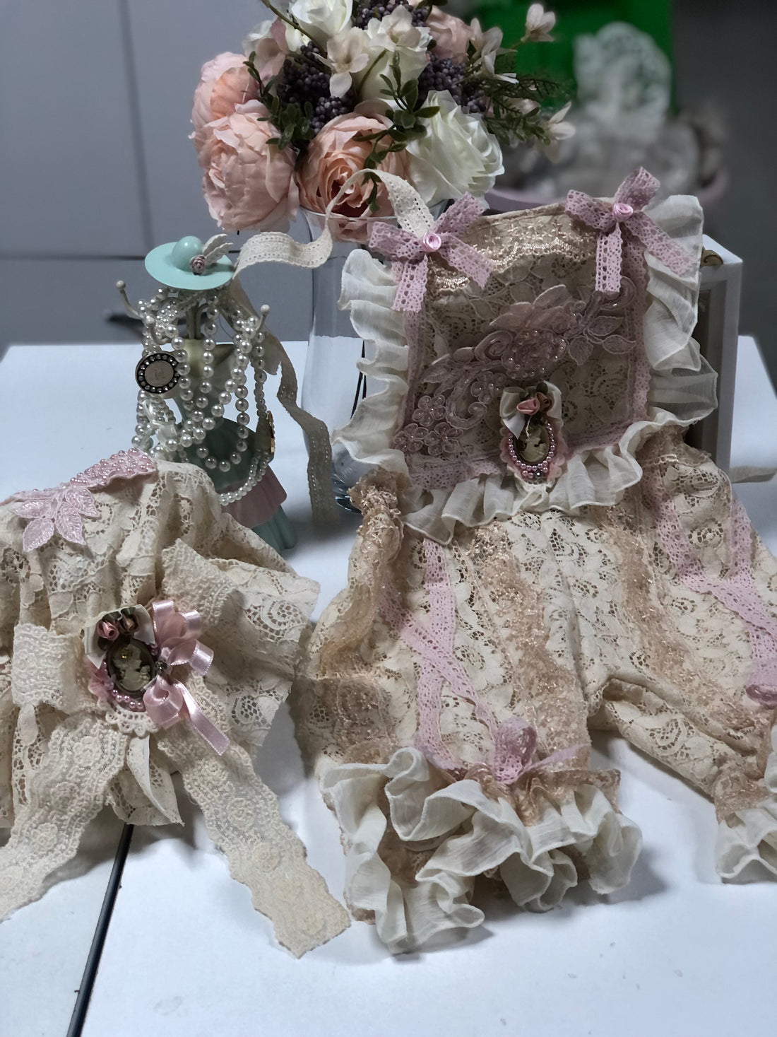 Lace fabric baby and girl romper and bonnet
