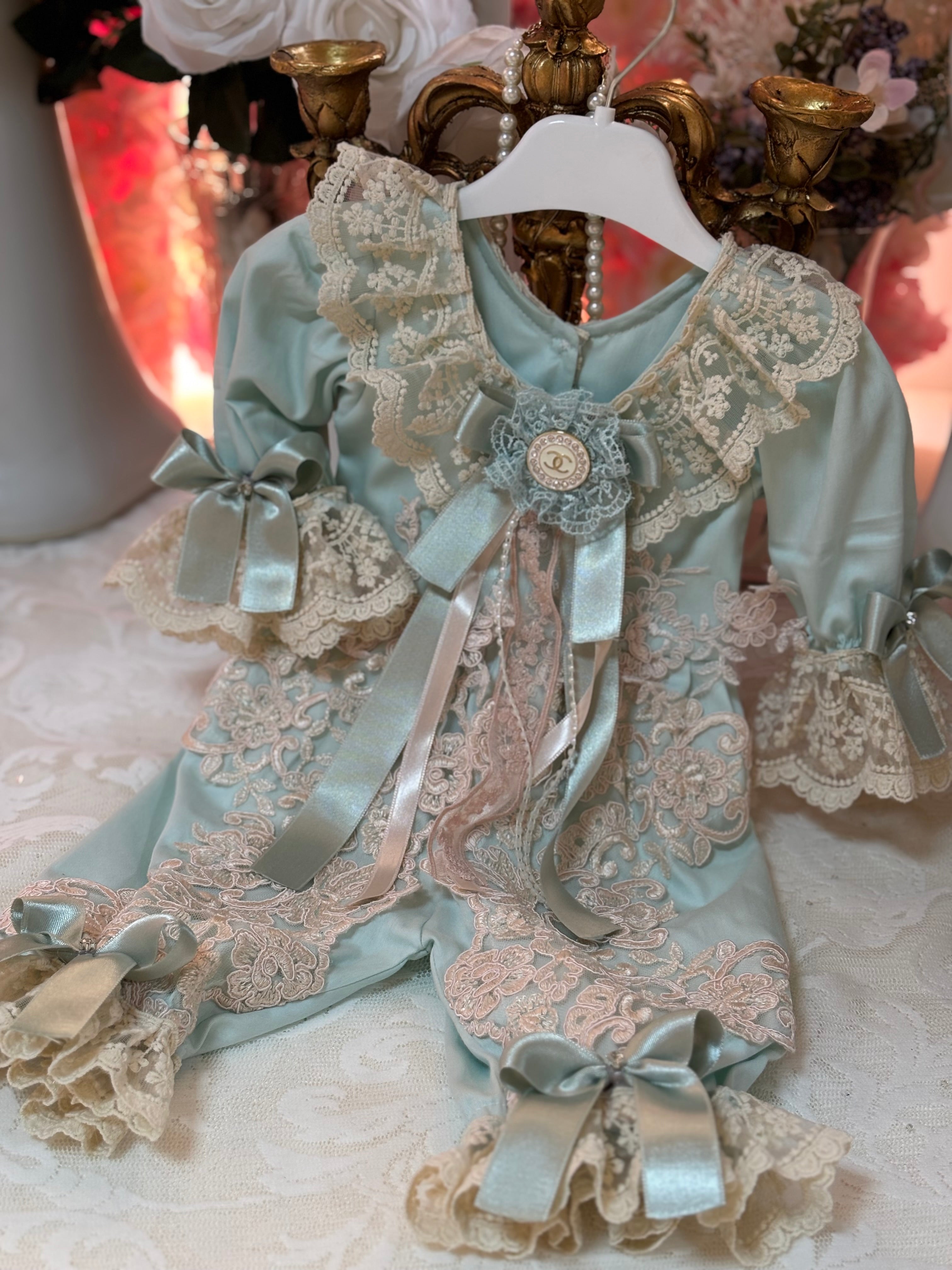 Baby jumpsuit and bonnet