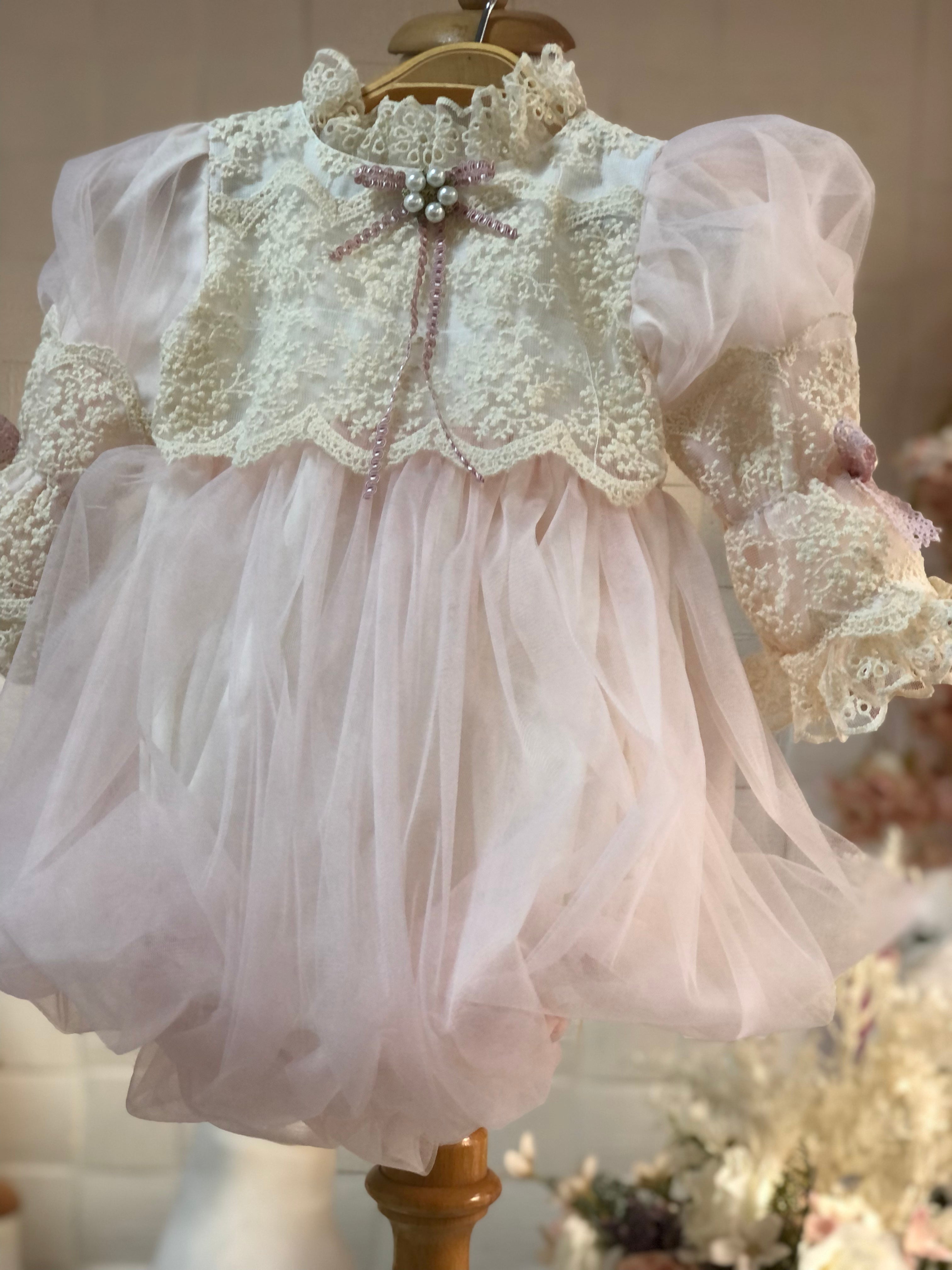 Cream lace coton fabric baby and girl vintage romper and bonnet