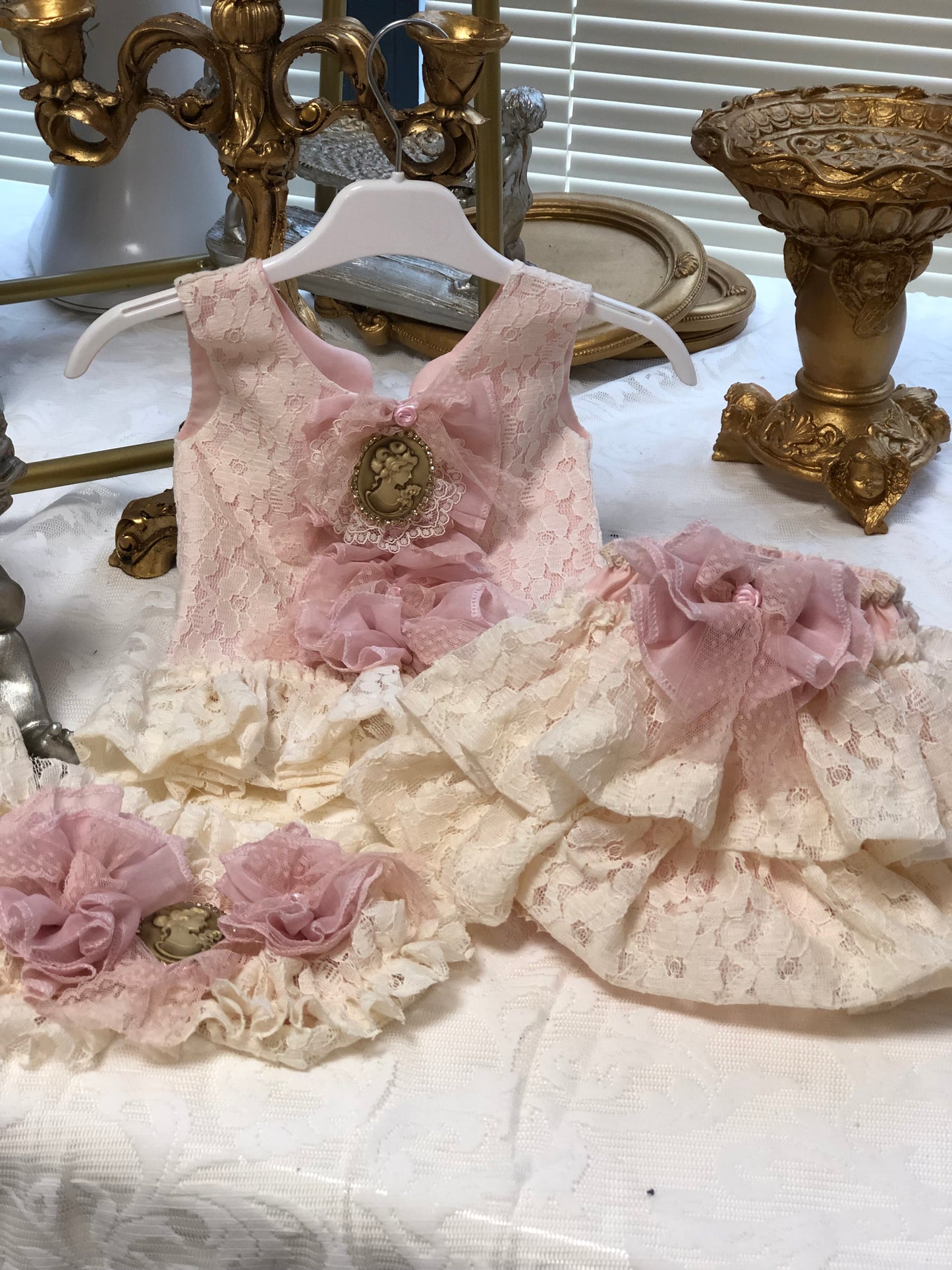 Cream lace two pieces outfit and hair band