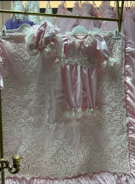 Pink baby jumpsuit bonnet and blankent