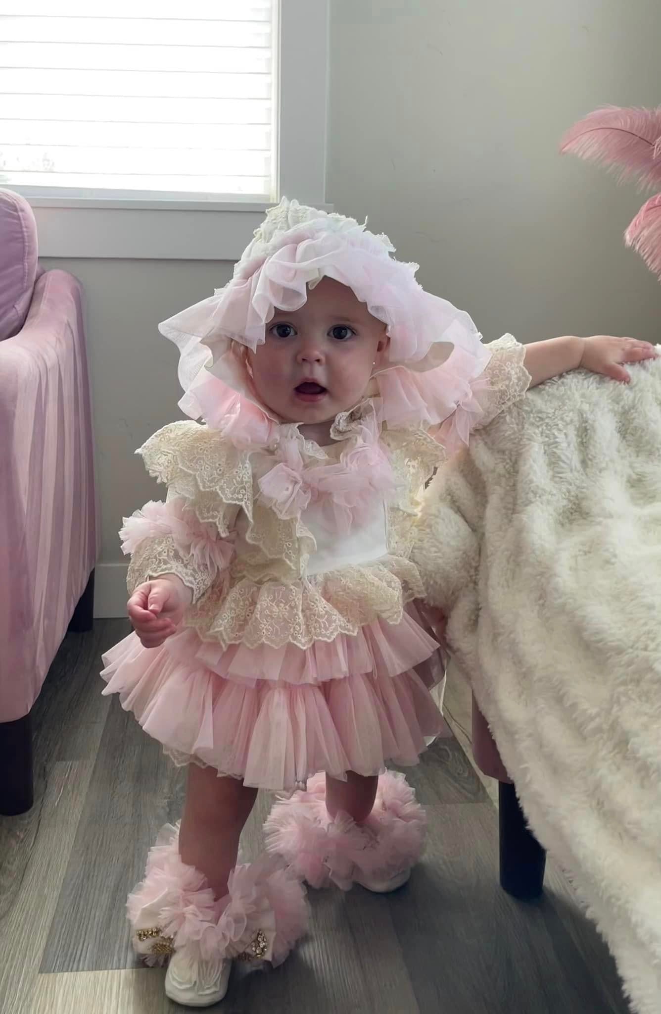 Pink Cream Coton fabric baby and girl two pieces outfıt and bonnet