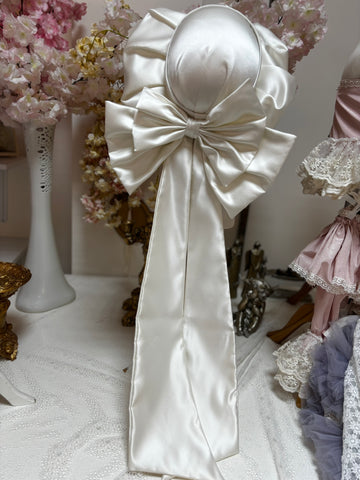 cream satin hat woman medium size