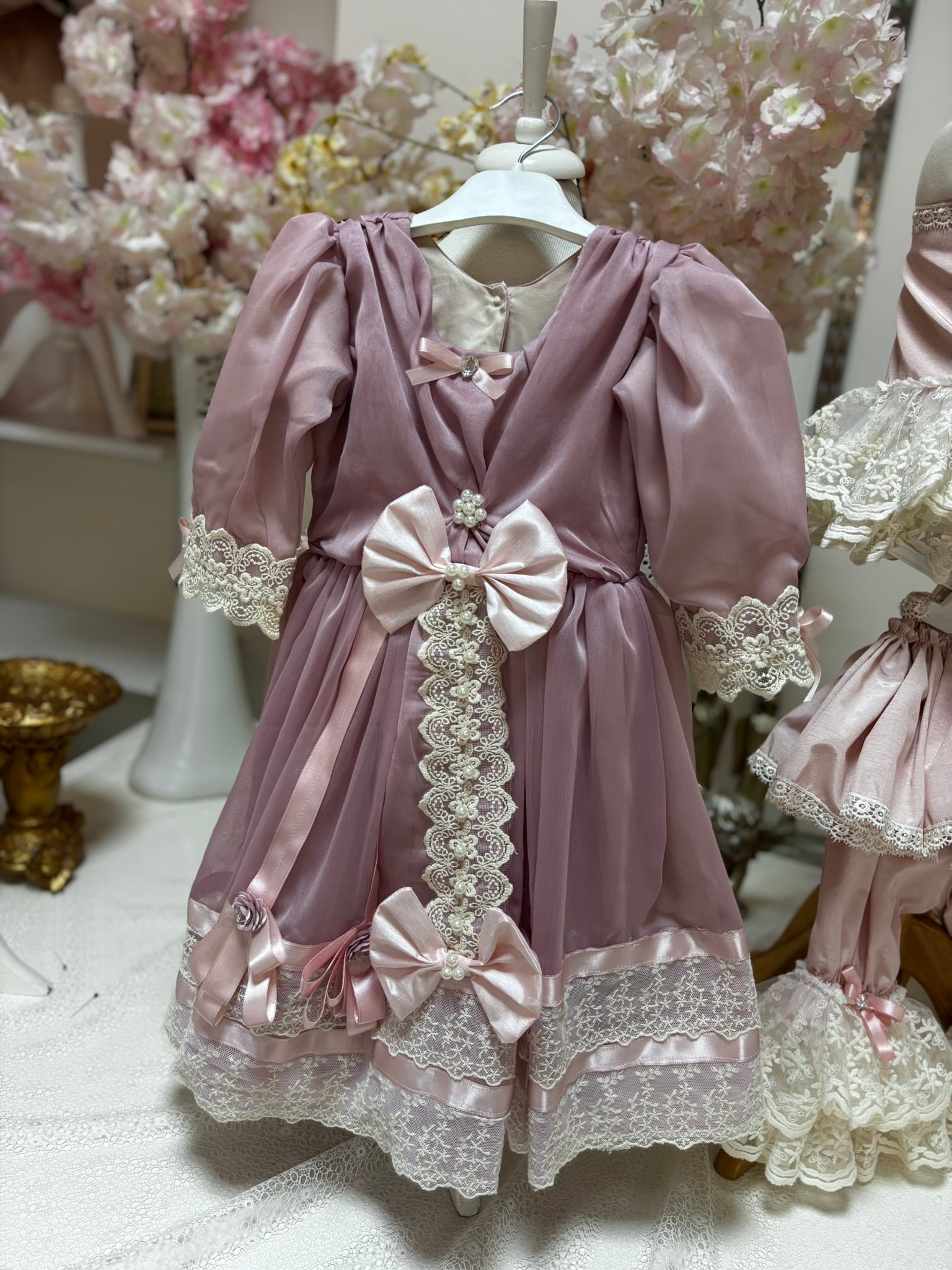 girl vintage dress