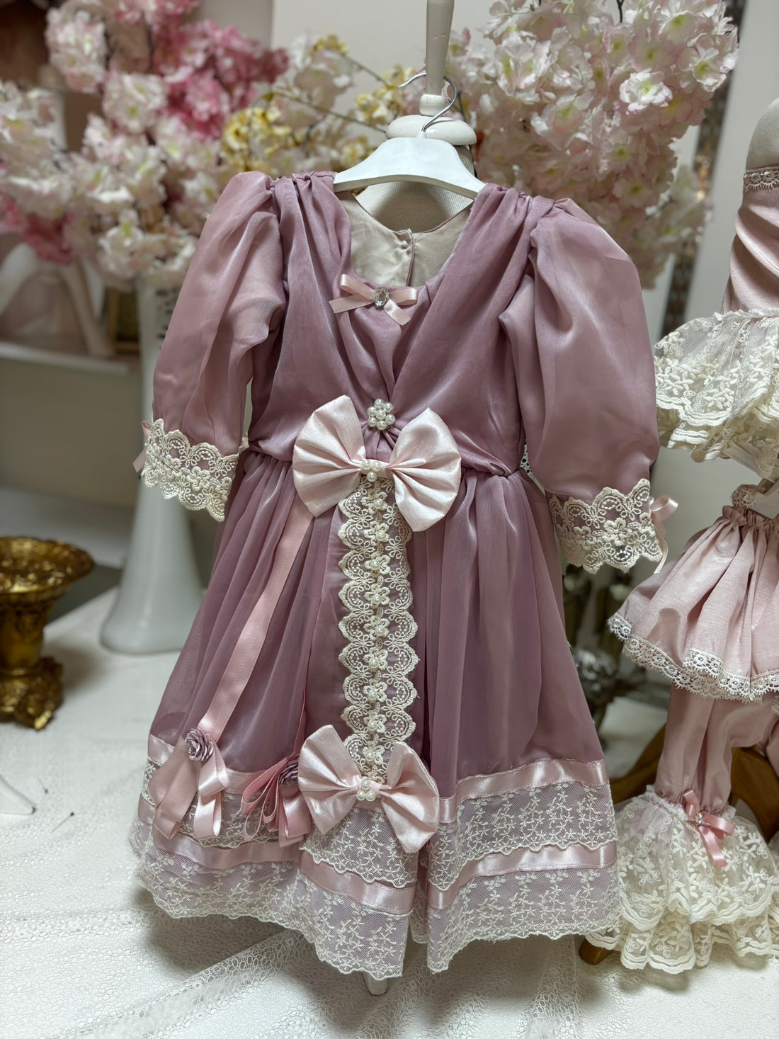 girl vintage dress