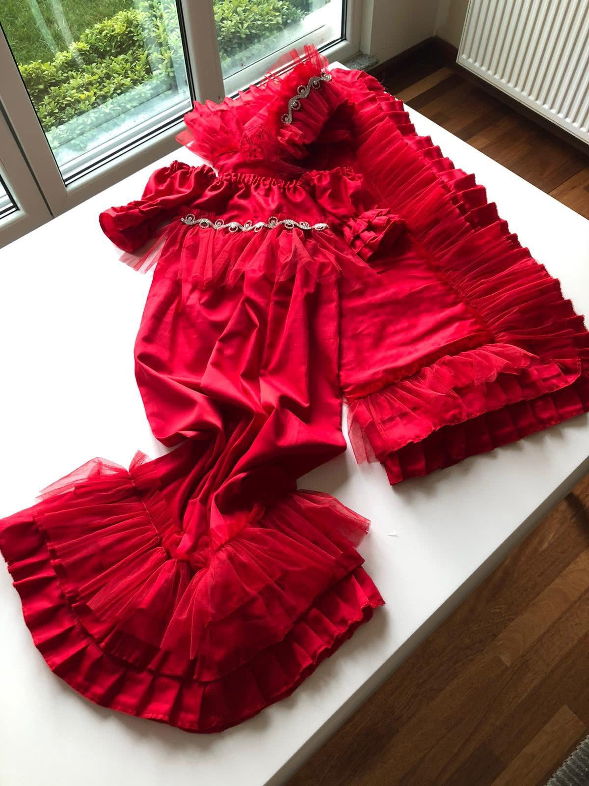 Red Holiday Gown Bonnet And Blankent Set
