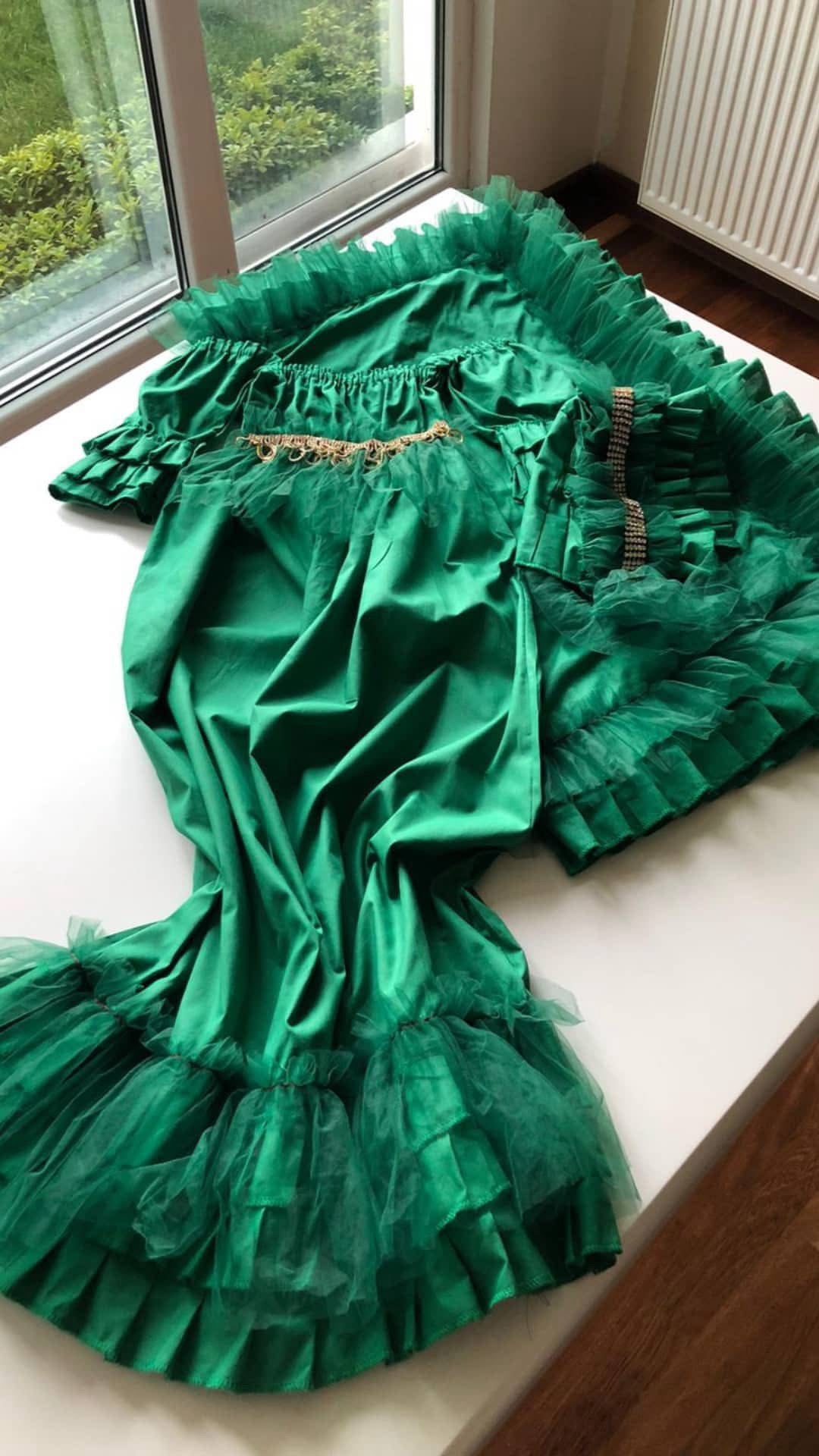 Green Baby Gown Bonnet And Blankent Set Holiday