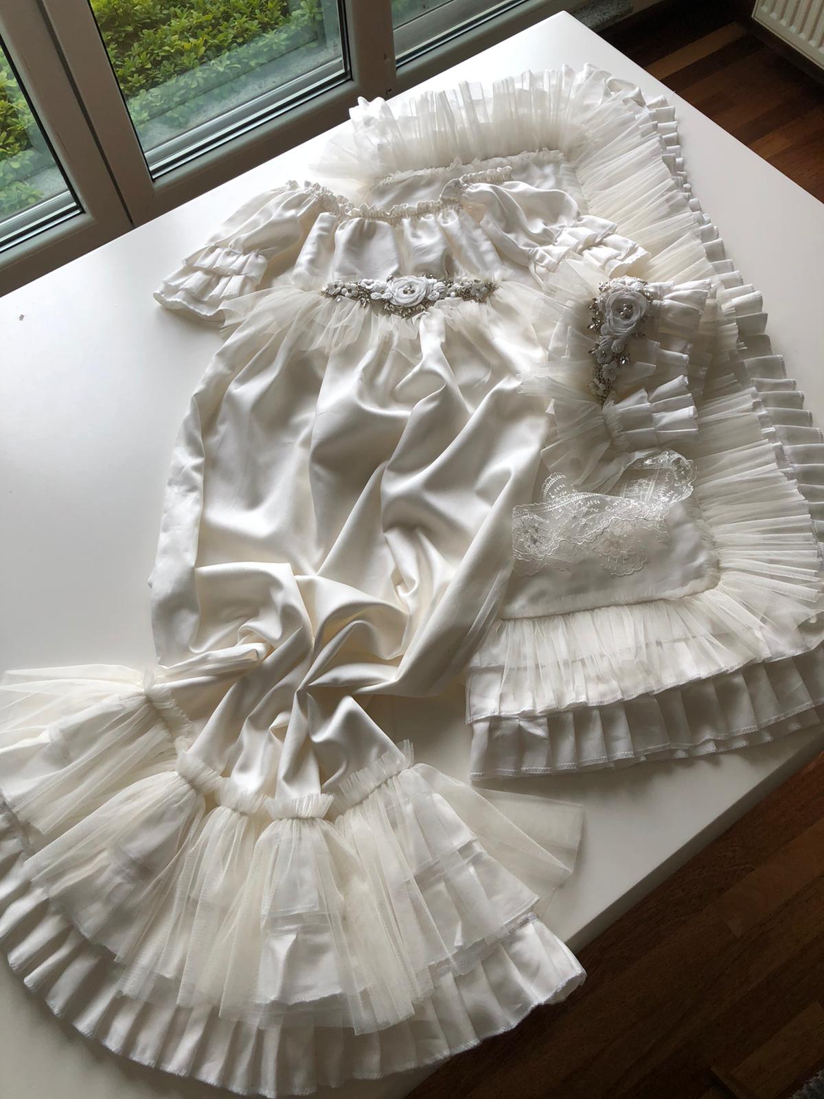 Cream Coton Fabric Gown Blankent Bonnet